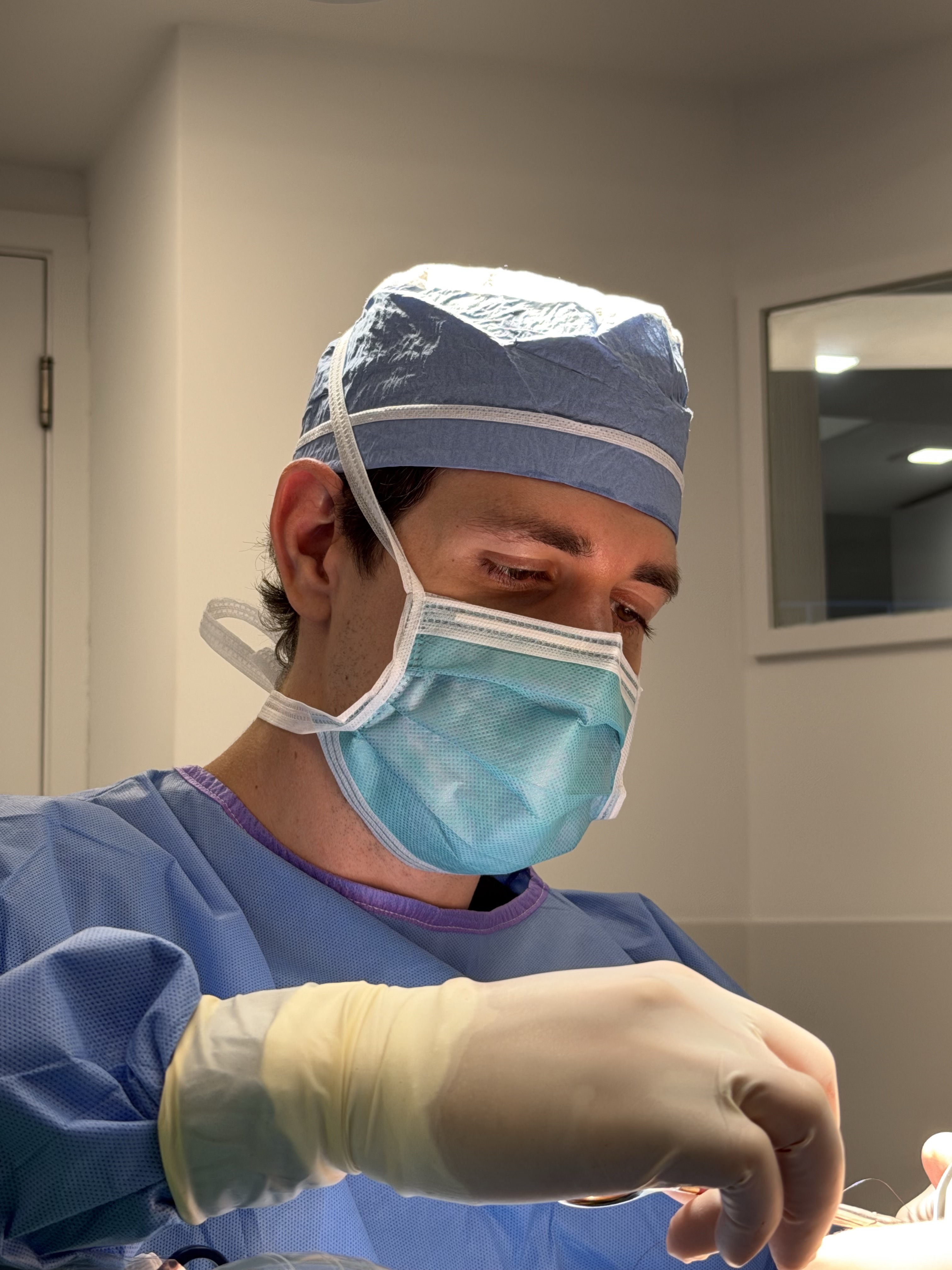 Dr. Rodrigo Krieger em cirurgia